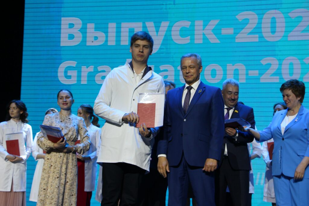 Юбилейный пятидесятый выпуск врачей 2022 года